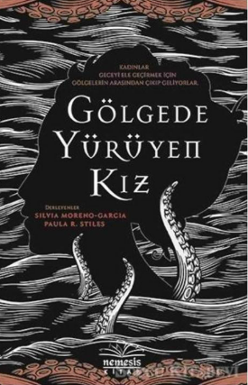 Gölgede yürüyen kız